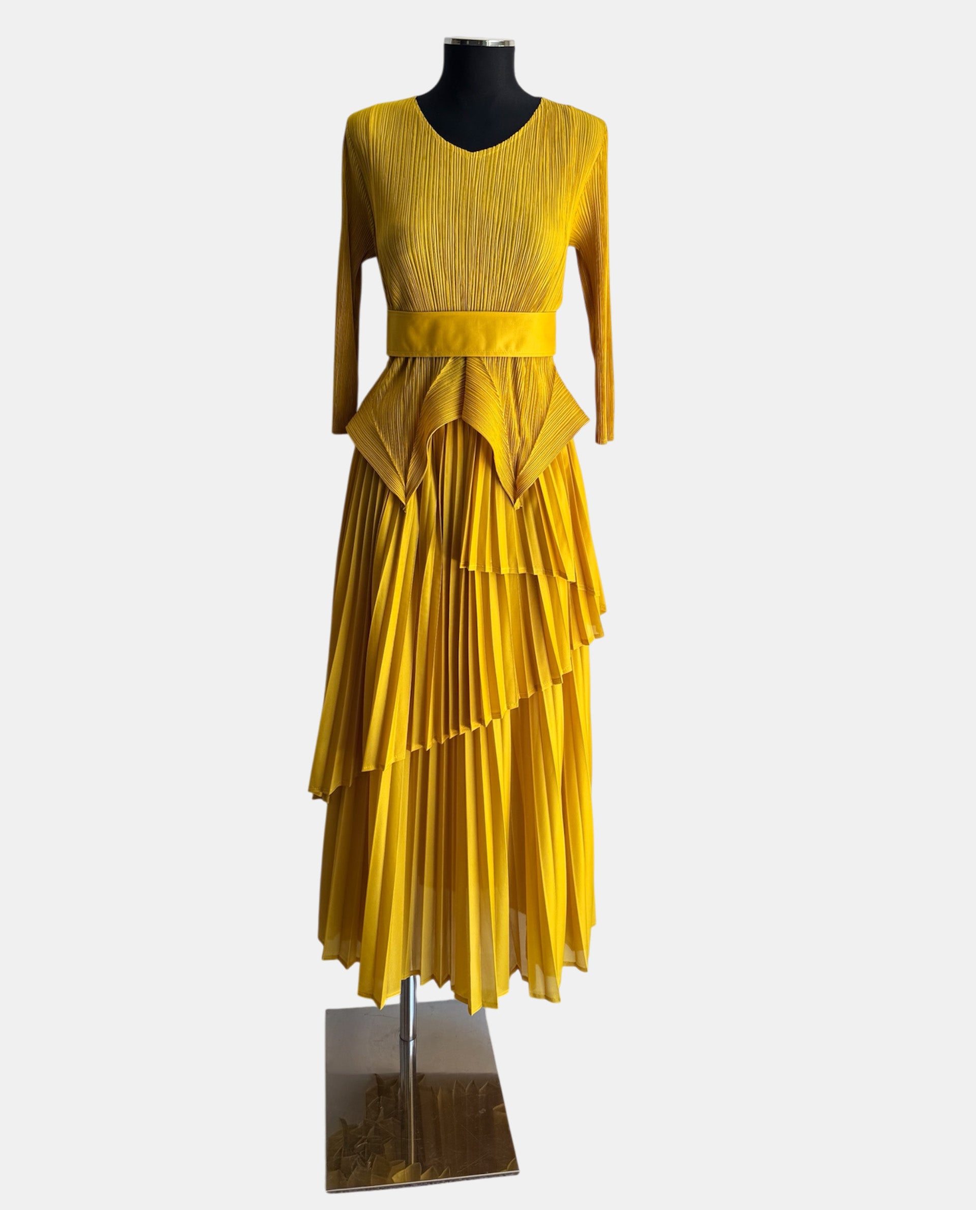 shop designer dresses Luxury Designer Dresses & Evening Gowns | MOOEI
